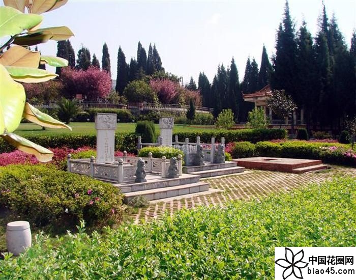 云南昆明龙宝山华夏墓园